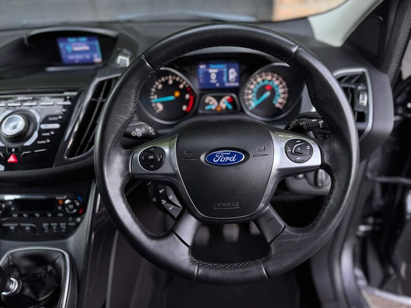 FORD KUGA