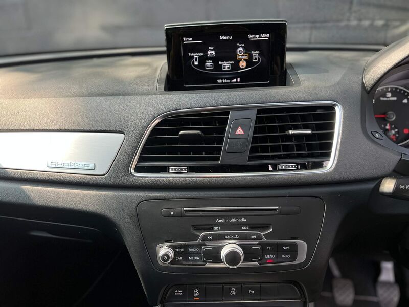 AUDI Q3