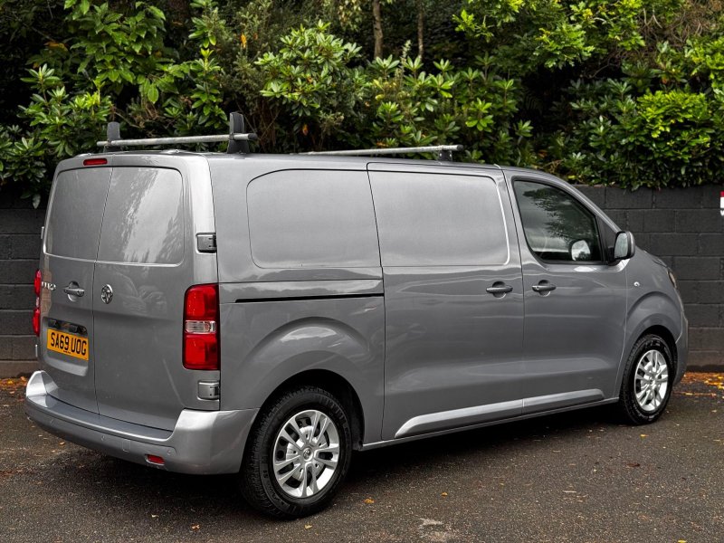 VAUXHALL VIVARO
