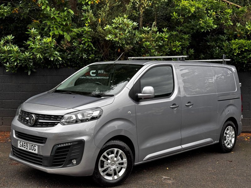 VAUXHALL VIVARO