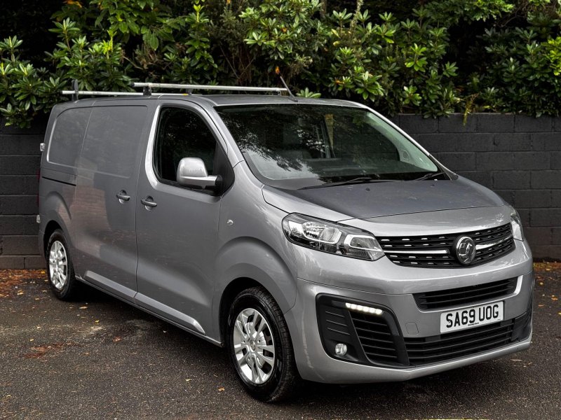 VAUXHALL VIVARO