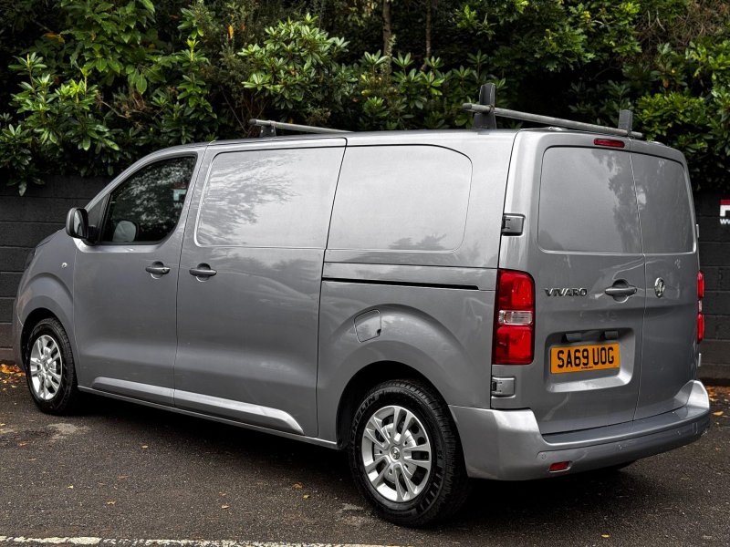 VAUXHALL VIVARO