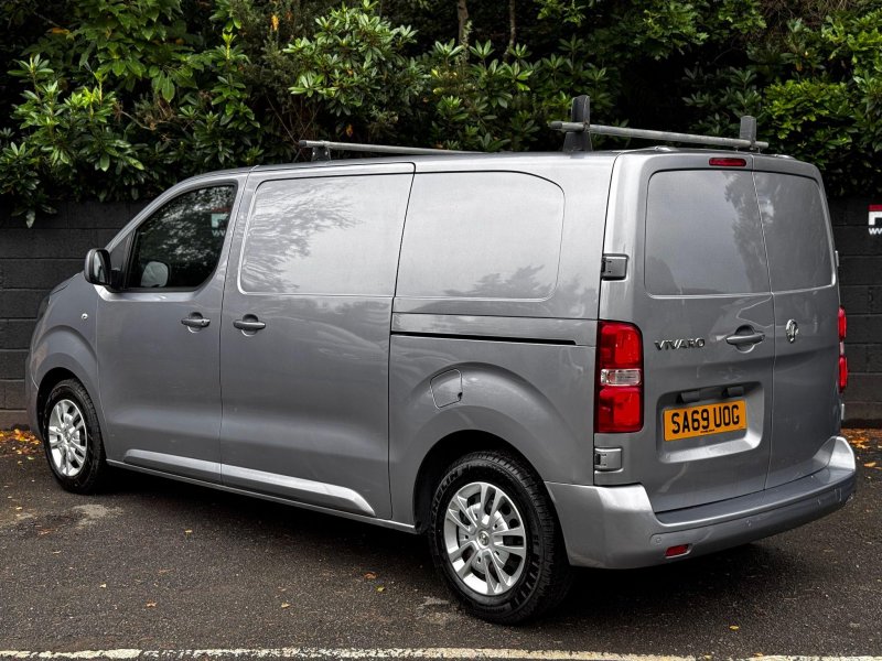 VAUXHALL VIVARO
