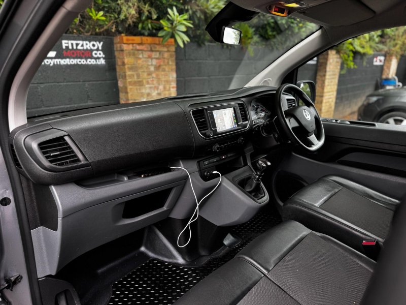 VAUXHALL VIVARO