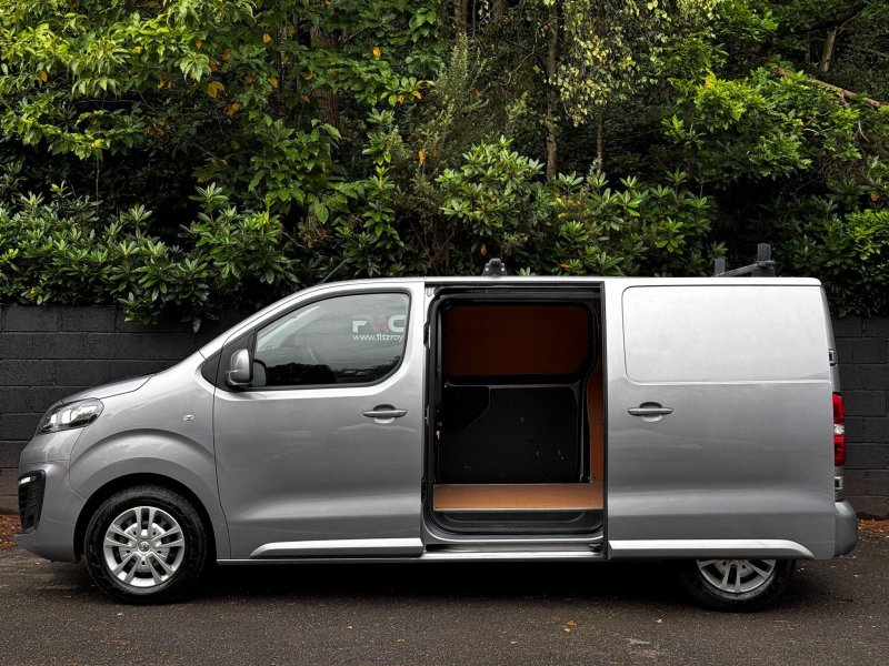 VAUXHALL VIVARO