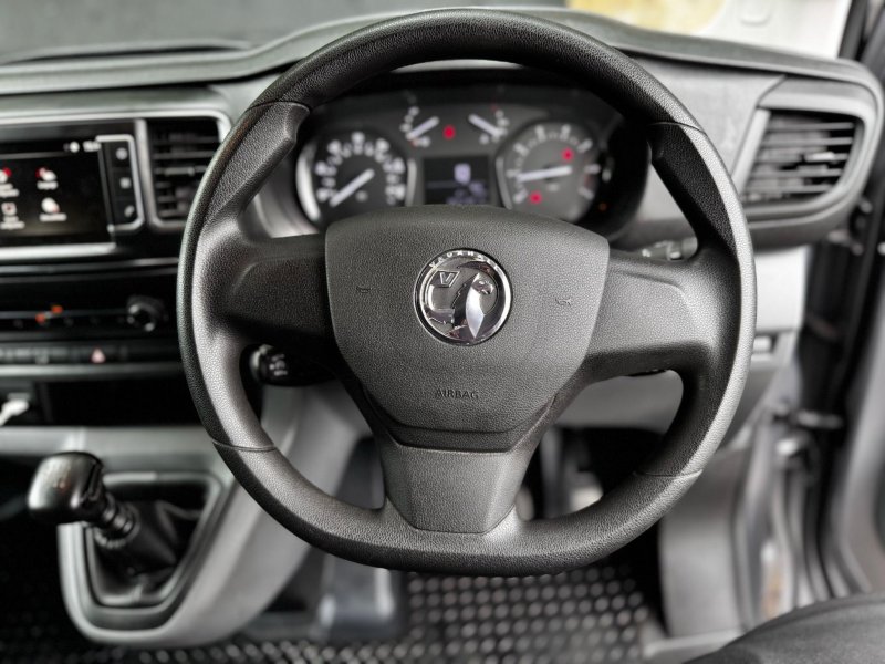 VAUXHALL VIVARO