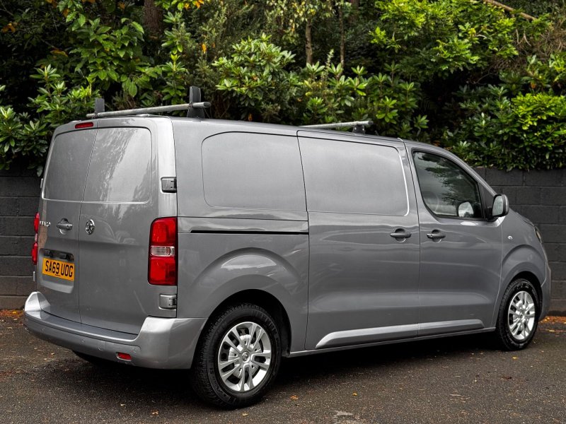 VAUXHALL VIVARO
