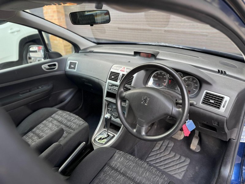 PEUGEOT 307